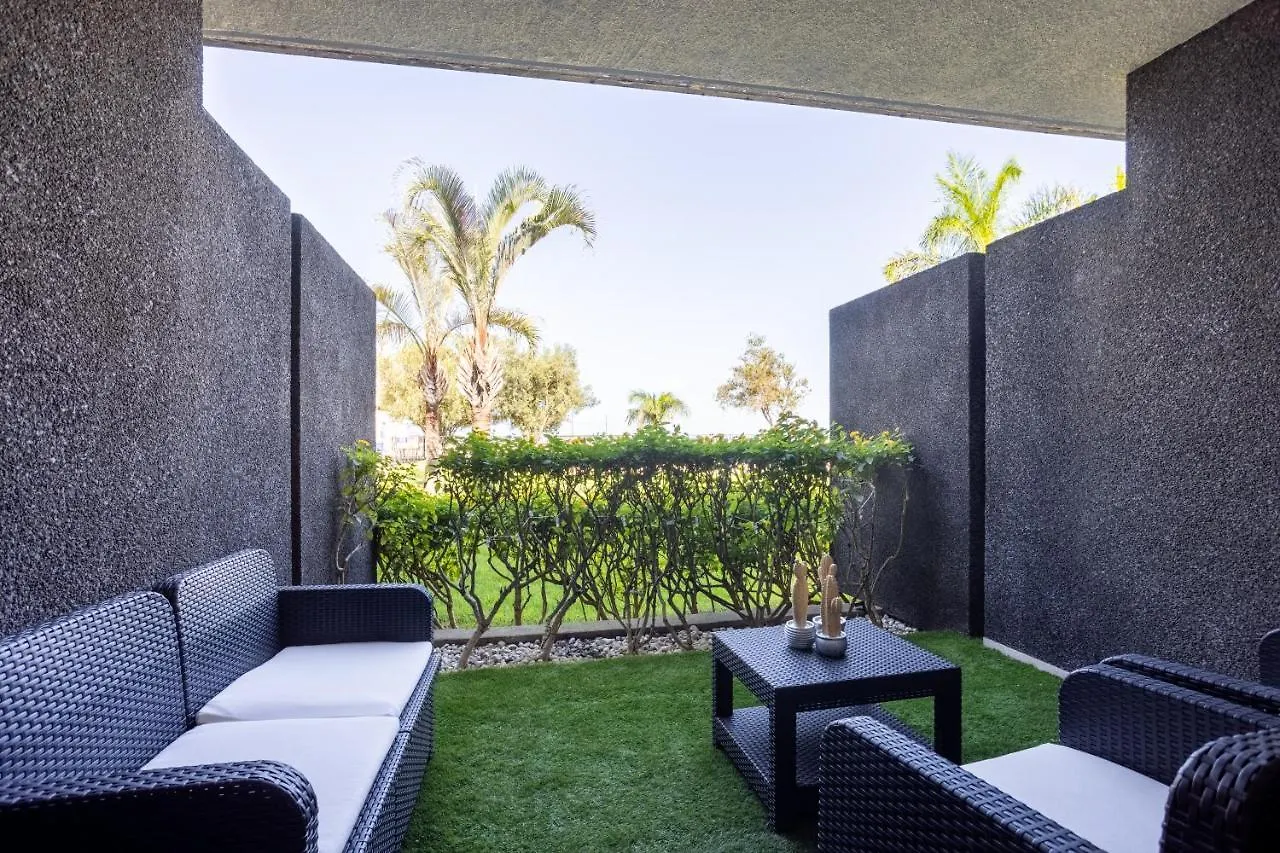 Home2Book Stunning La Quinta, Pool Santa Ursula